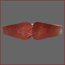 Lade das Bild in den Galerie-Viewer, Miedergürtel Mittelalter mit keltischer Prägung - Leder - braun