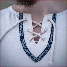 Lade das Bild in den Galerie-Viewer, Mittelalter Wikinger Hemd mit Bordüre am Dekolleté