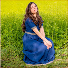 Lade das Bild in den Galerie-Viewer, Kurzarmkleid mit Bordüre "Ennlin" Blau