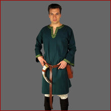 Lade das Bild in den Galerie-Viewer, Tunika mit Bordüre "Halvor" Grün Leonardo Carbone