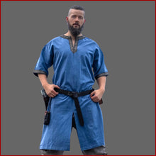 Lade das Bild in den Galerie-Viewer, Kurzarm Wikinger TUNIKA Herren BAUMWOLLE hellblau | Leonardo Carbone