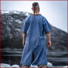 Lade das Bild in den Galerie-Viewer, Kurzarmtunika mit Bordüre "Richard" Taubenblau