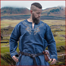 Lade das Bild in den Galerie-Viewer, WIKINGER TUNIKA - Handstickerei - graublau | Leonardo Carbone - Snorri