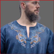 Lade das Bild in den Galerie-Viewer, Wikinger Tunika Snorri: 100% grobe Baumwolle - Urnes-Stil Handstickerei