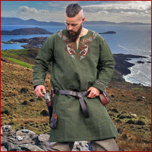 Lade das Bild in den Galerie-Viewer, Wikinger Tunika "Snorri" mit Urnes-Stil - grün