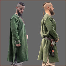 Lade das Bild in den Galerie-Viewer, Wikinger Tunika "Snorri" mit Urnes-Stil Handstickerei Grün