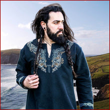 Lade das Bild in den Galerie-Viewer, Wikinger Tunika "Snorri" mit Urnes-Stil Handstickerei Schwarz
