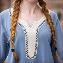 Lade das Bild in den Galerie-Viewer, Handgefertigtes Mittelalterkleid mit Handstickerei - blau
