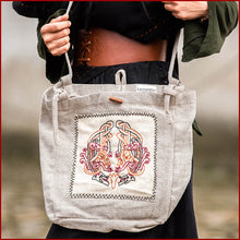Lade das Bild in den Galerie-Viewer, Umhängetasche mit Wikinger Stickerei Tora Natur