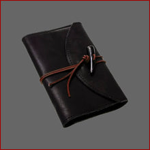 Lade das Bild in den Galerie-Viewer, BUCHHÜLLE aus LEDER mit NOTIZBUCH - braun - klein - Mittelalter LARP