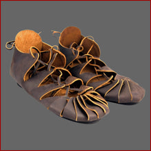 Lade das Bild in den Galerie-Viewer, Mittelalter Bundschuhe Nubukleder BRAUN Sandalen - Leonardo Carbone